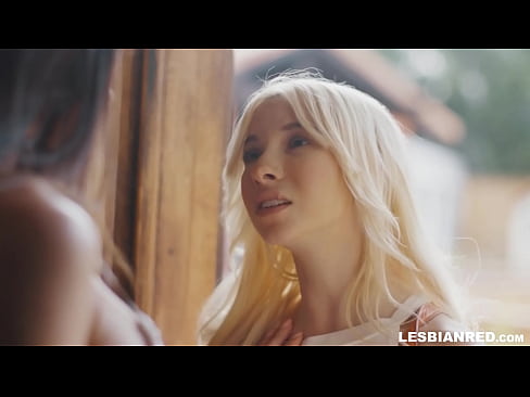 ❤️ Dekle pride domov čez nekaj mesecev in na koncu poje pičko svoje mačehe Fuck video na sl.hentai-ita.ru ❌️❤